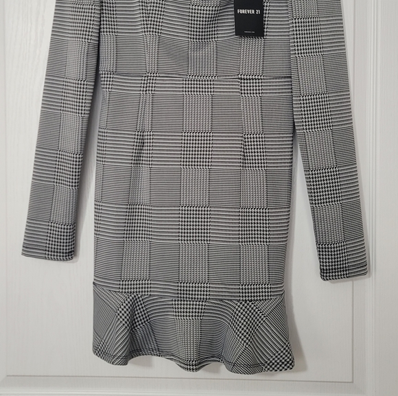 A plaid dress - Picture 5 of 5